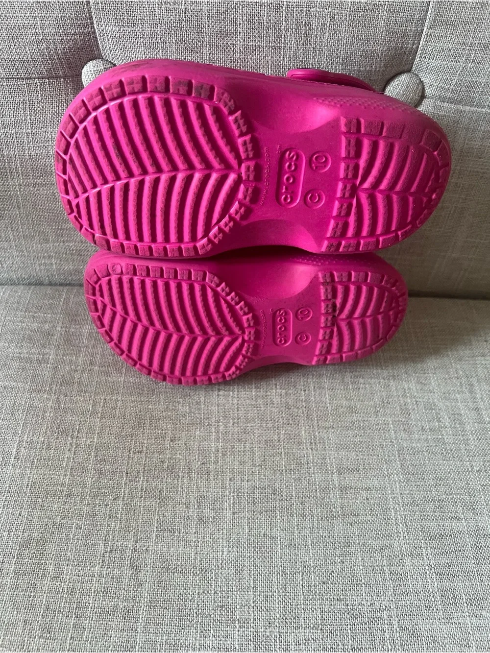 CROCS Kids Hot Pink Plush-Lined Clogs, kids/girls 10, playground outdoors